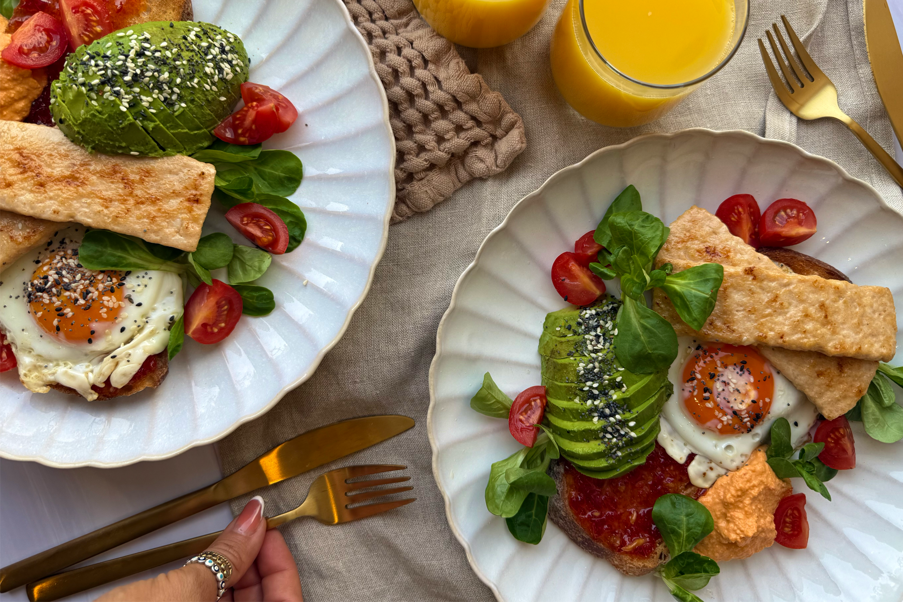 Chicken & hummus brunch